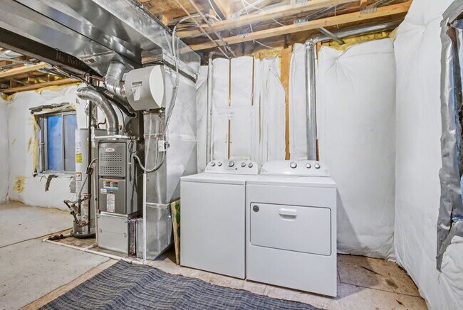 Building Photo - 4528 W 63rd Dr