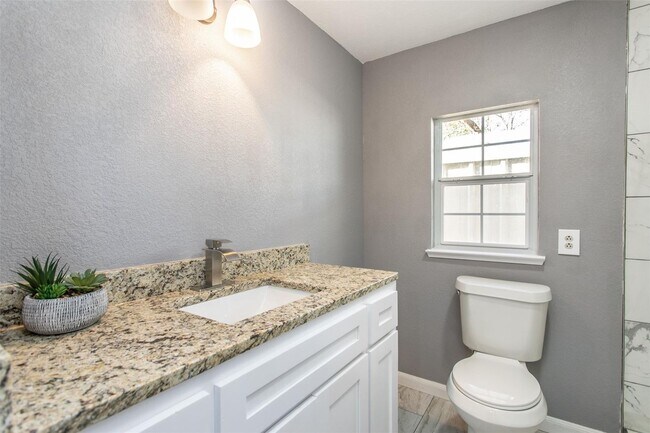 Building Photo - 1309 Magnolia-