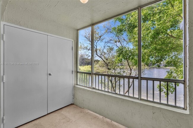 Building Photo - 2820 N Oakland Forest Dr