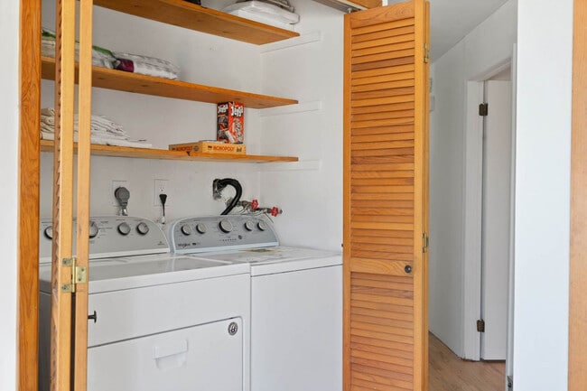 Building Photo - 155 Sound Ave