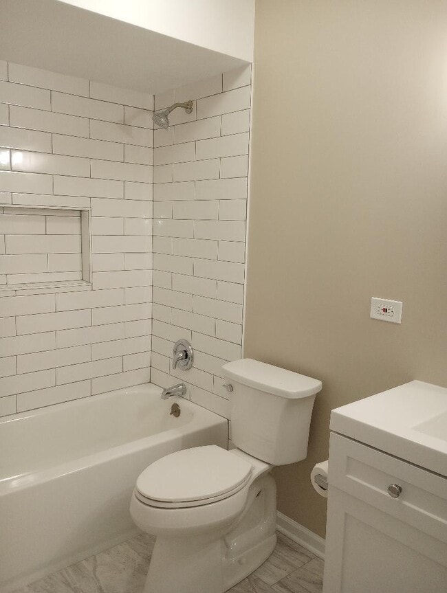 Building Photo - 110 Queens Cove