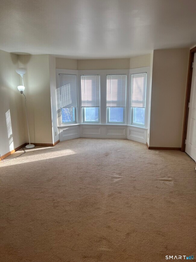 Building Photo - 7 Golden Hill St