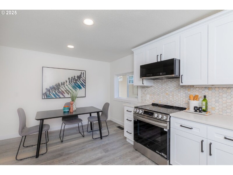 Building Photo - 4685 Riverview Ave