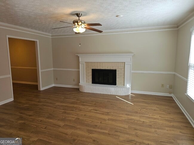 Building Photo - 102 Sauterne Way