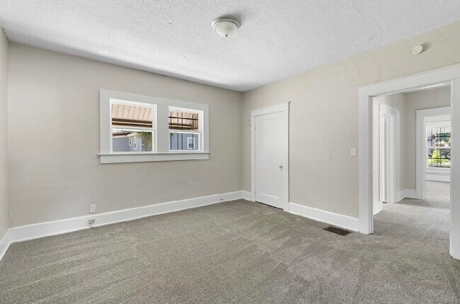 Building Photo - 4136 41st Ave N