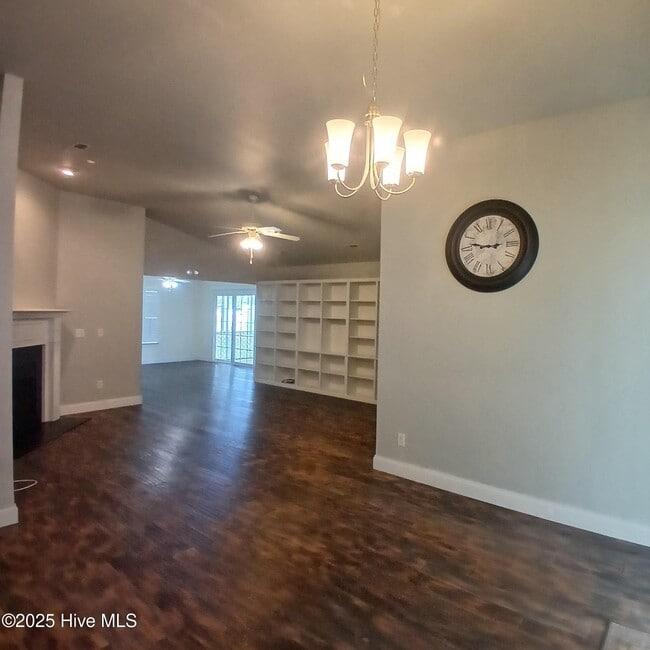 Building Photo - 4999 Glen Cove Dr SE