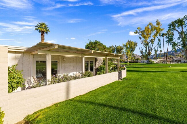 Building Photo - Luxury Golf Course Retreat in Indian Wells