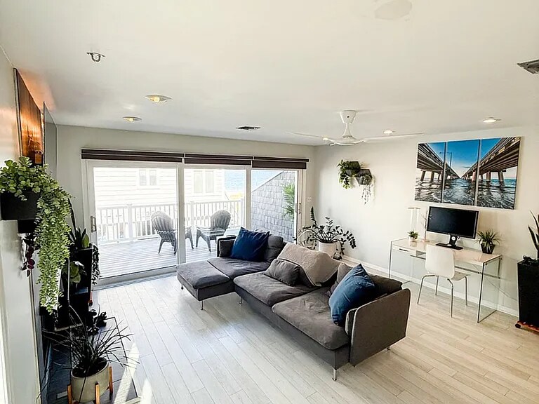 Building Photo - 4466 Ocean View Ave