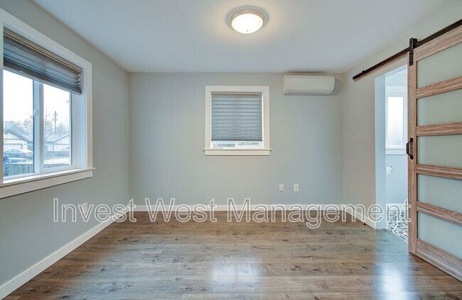 Building Photo - 2306 E 27th St