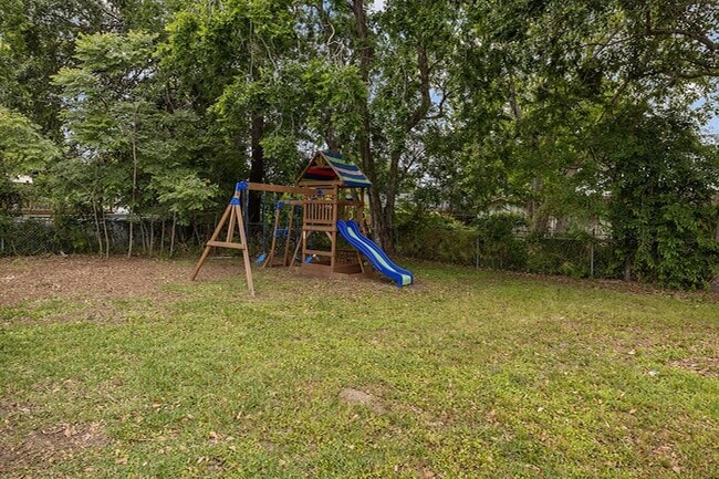 Building Photo - 1415 Palm Dr