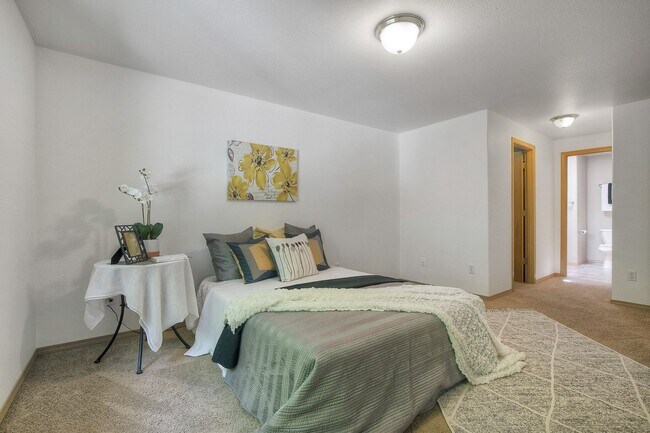 Building Photo - Main floor master - A/C home with 4 bedrooms formal living/dining and great room! Olympia School ...