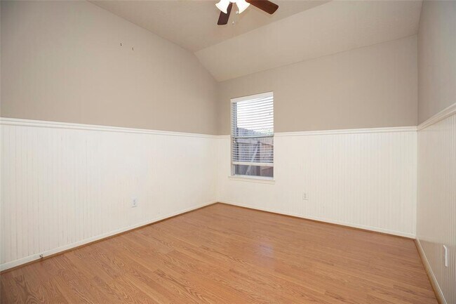 Building Photo - 10511 Saratoga Square