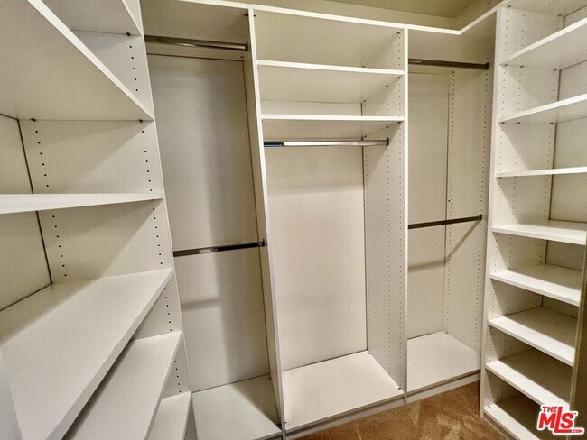 Building Photo - 1008 Westholme Ave