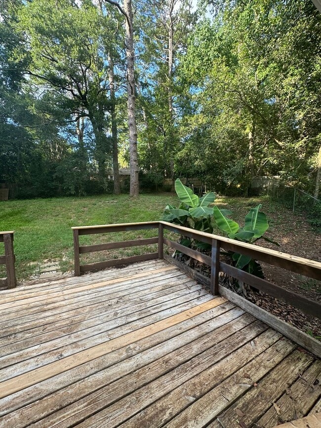 Building Photo - 3 Bedroom 2 Bath home located just off Oca...
