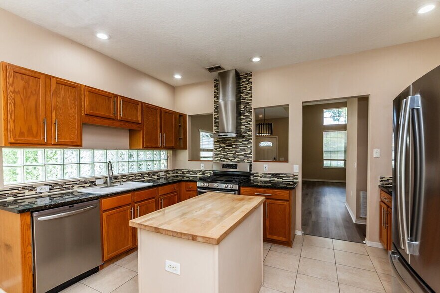 Building Photo - 12336 Hollybush Terrace