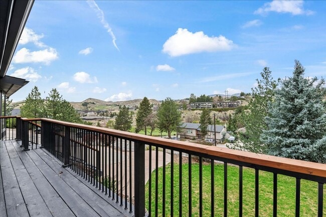 Building Photo - Fully Furnished Luxury Executive Rental
