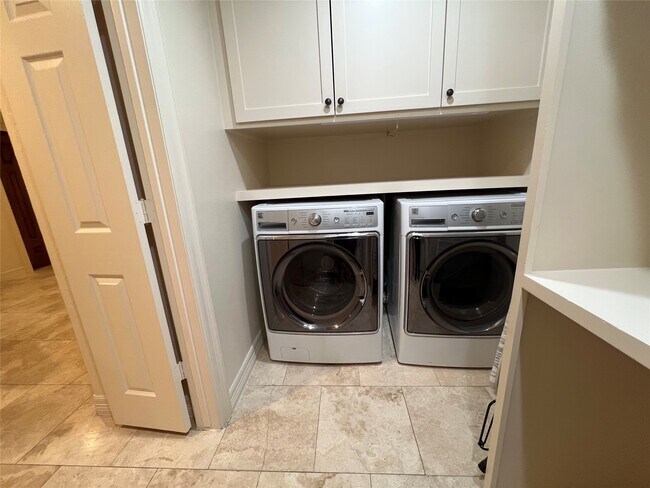 Building Photo - 1014 Roxella St