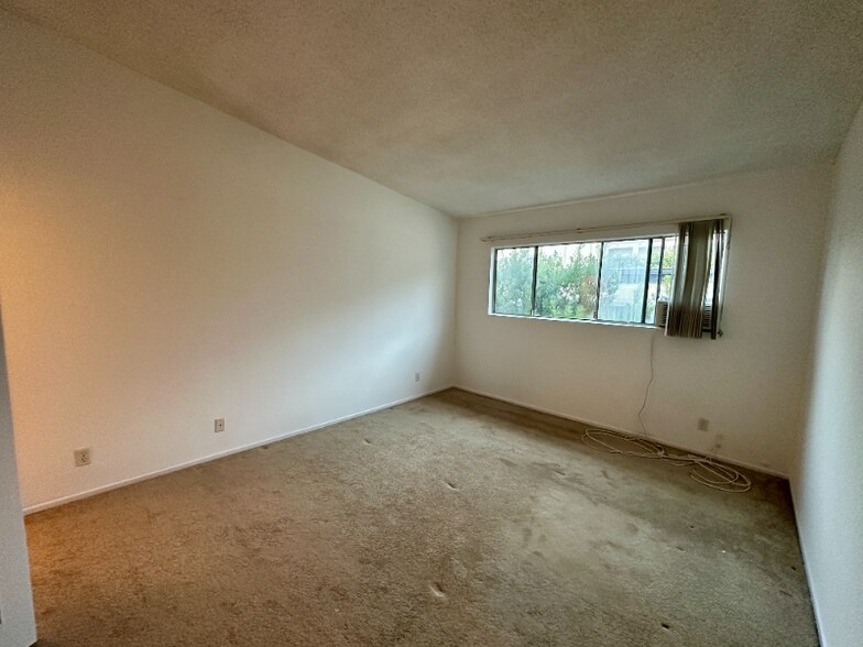 Building Photo - 10676 Missouri Ave
