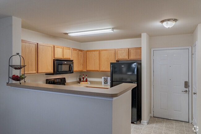 2BR, 2BA - 1,033SF - Kitchen - The Waverly