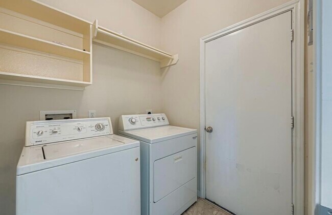 Building Photo - 7503 Boxwood Ridge Ln