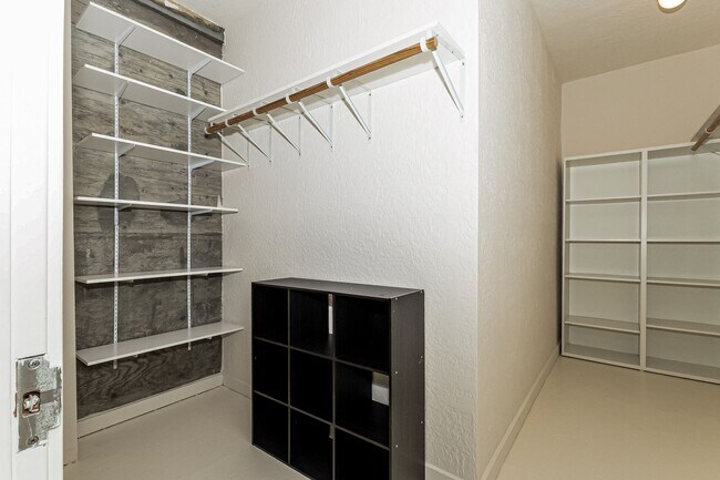 Building Photo - 2 Bedroom Condo Available In West Clawson Lofts!