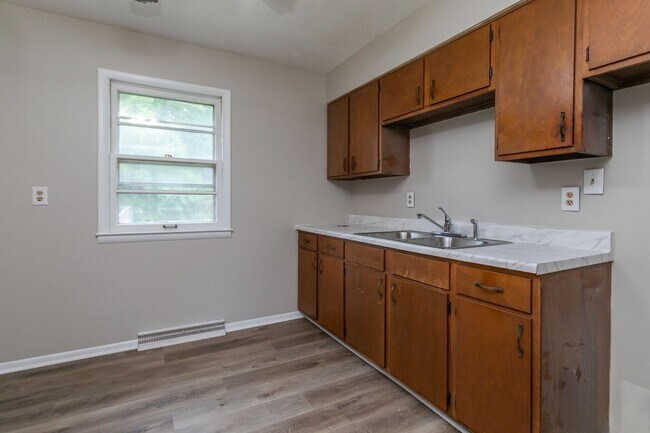Building Photo - 3611 Rock Quarry Rd