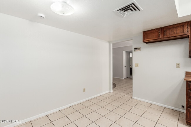 Building Photo - 4652 W Puget Ave