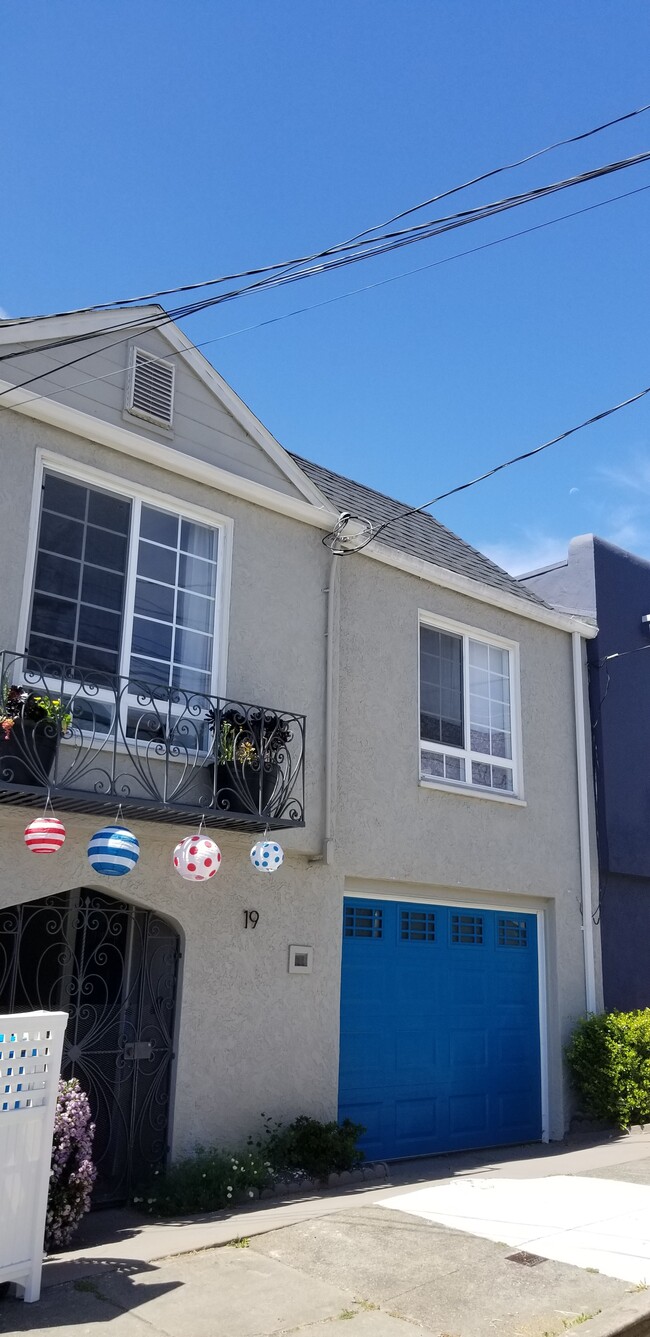 Primary Photo - 19 Venus St