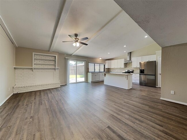 Building Photo - 5618 Hickory Forest Dr