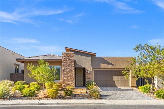 Primary Photo - Lovely Home!