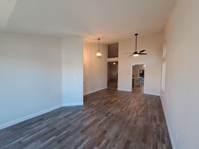 Building Photo - Absolutely Stunning Home in Browns Valley!