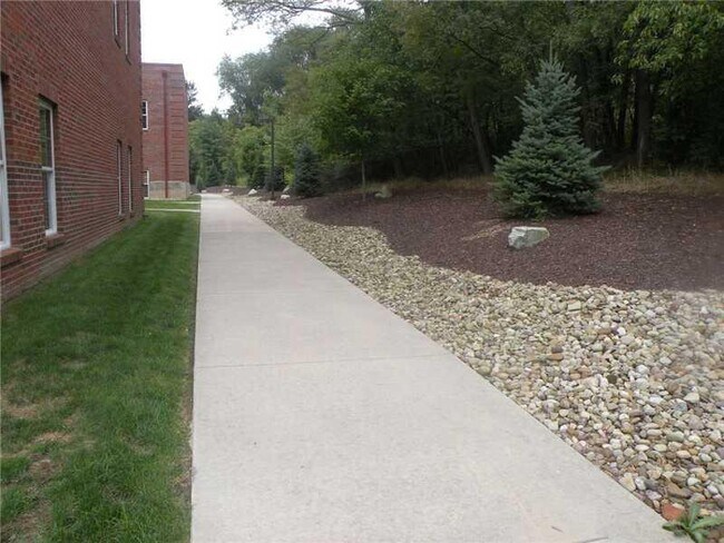 Building Photo - 6450 Pleasant St