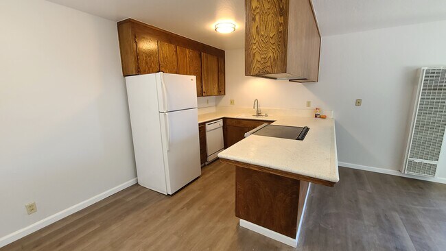 Building Photo - 1240 Juniper Dr