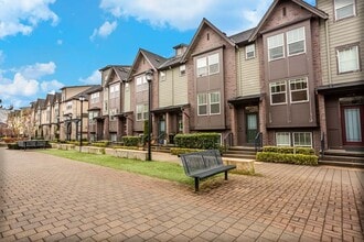 Building Photo - Welcome to the Brownstones at Issaquah Highlands Available August 1st