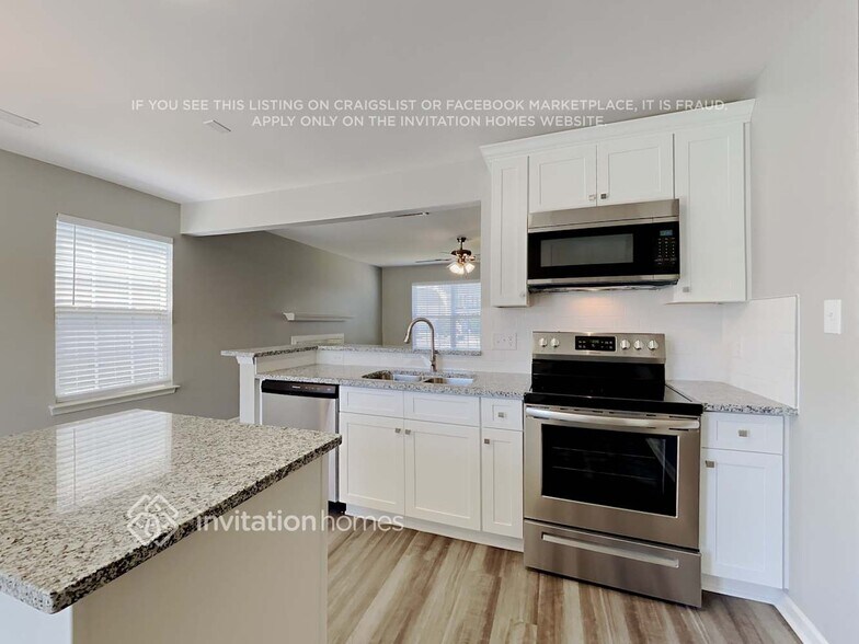 Building Photo - 15249 Pangborn Pl