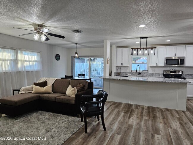 Building Photo - 872 Sadnet Cir NE