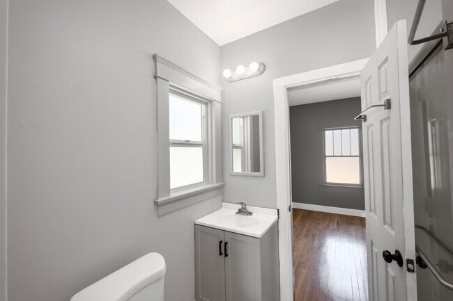 Building Photo - 3041 Valle Ave