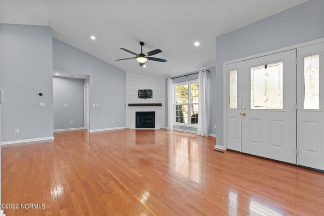 Building Photo - 120 Crimson Ct