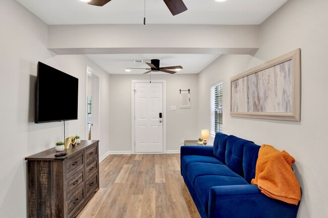 Building Photo - Furnished Downtown Pensacola Home For Rent