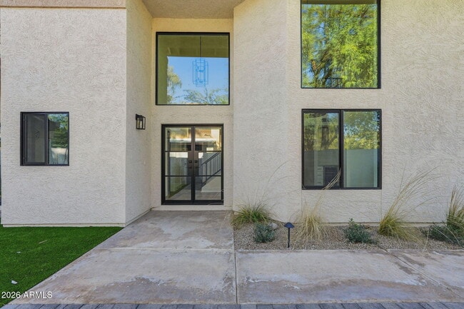 Building Photo - 2029 N Sunset Dr