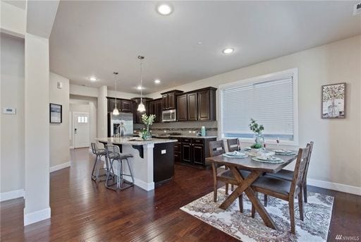 Building Photo - BACK ON MARKET! Spacious Spirit Ridge Home...