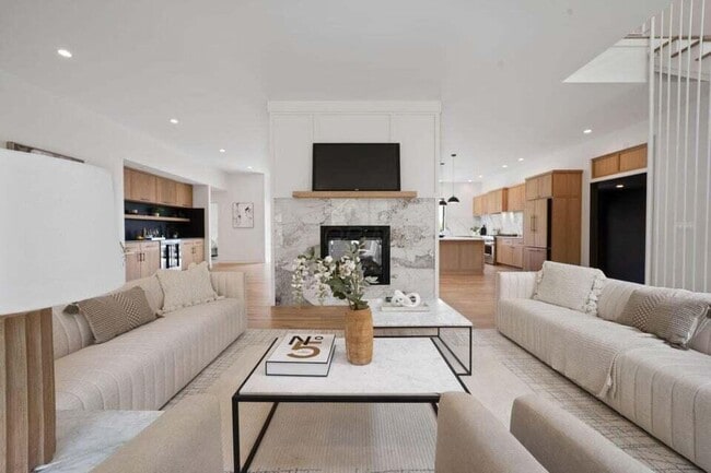 Building Photo - 2777 Donna Dr