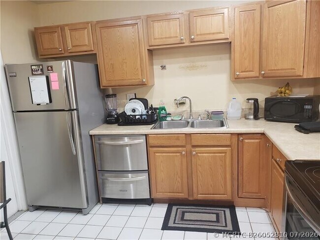 Building Photo - 8141 SW 24th Ct
