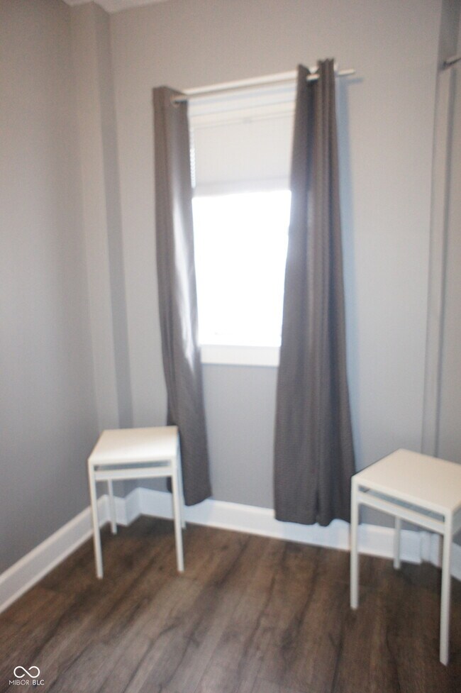 Building Photo - 230 E 9th St