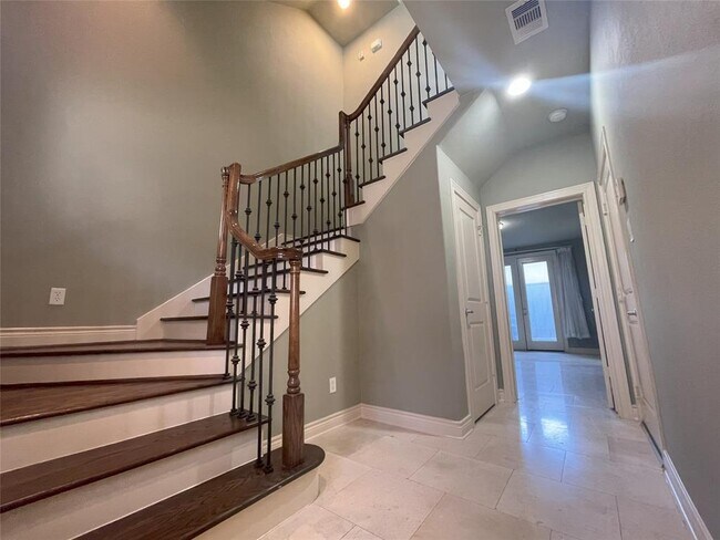 Building Photo - 3138 Pemberton Walk