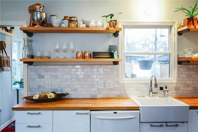 Building Photo - 304 Nelray Blvd