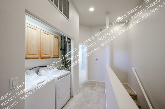 Building Photo - 1426 E Grovers Ave
