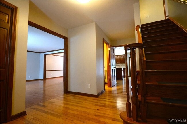 Building Photo - 40 Vassar Dr