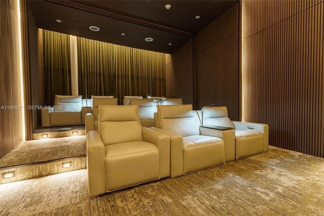 Building Photo - 700 NE 24th St