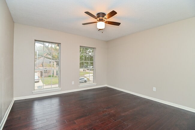 Building Photo - 17910 Moss Point Dr